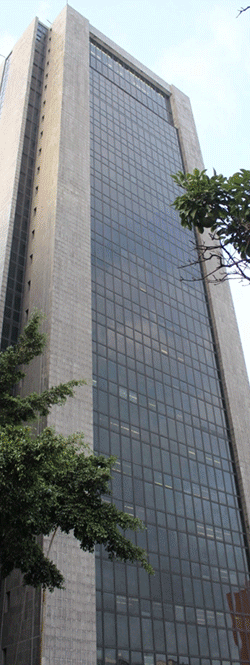 Descrição: Gif animado com a fachada do Fórum Ruy Barbosa aparecendo em uma imagem alternada com a sinalização de obra (faixas em amarelo e preto). 